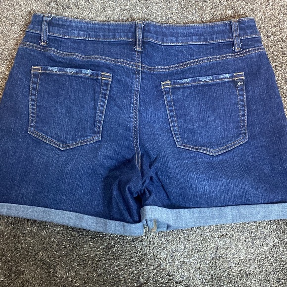 M Jeans by Maurices Dark Denim Mid Rise Jean Short 12 Button Fly Distressed NWOT - Picture 2 of 3